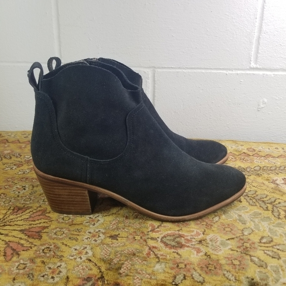 Ugg Kingsburg booties black suede heeled ankle boots - Picture 4 of 11